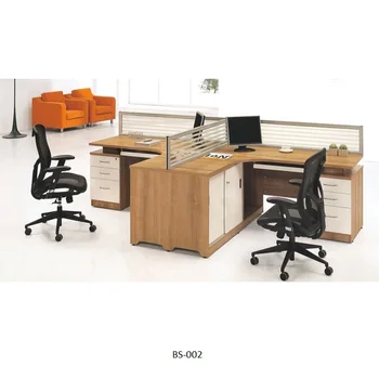 Деревянная офисная кабина модульная мебель открытый изогнутый стол для клерка на 2 места l образной формы для рабочего места руководителя со стеклянной перегородкой
